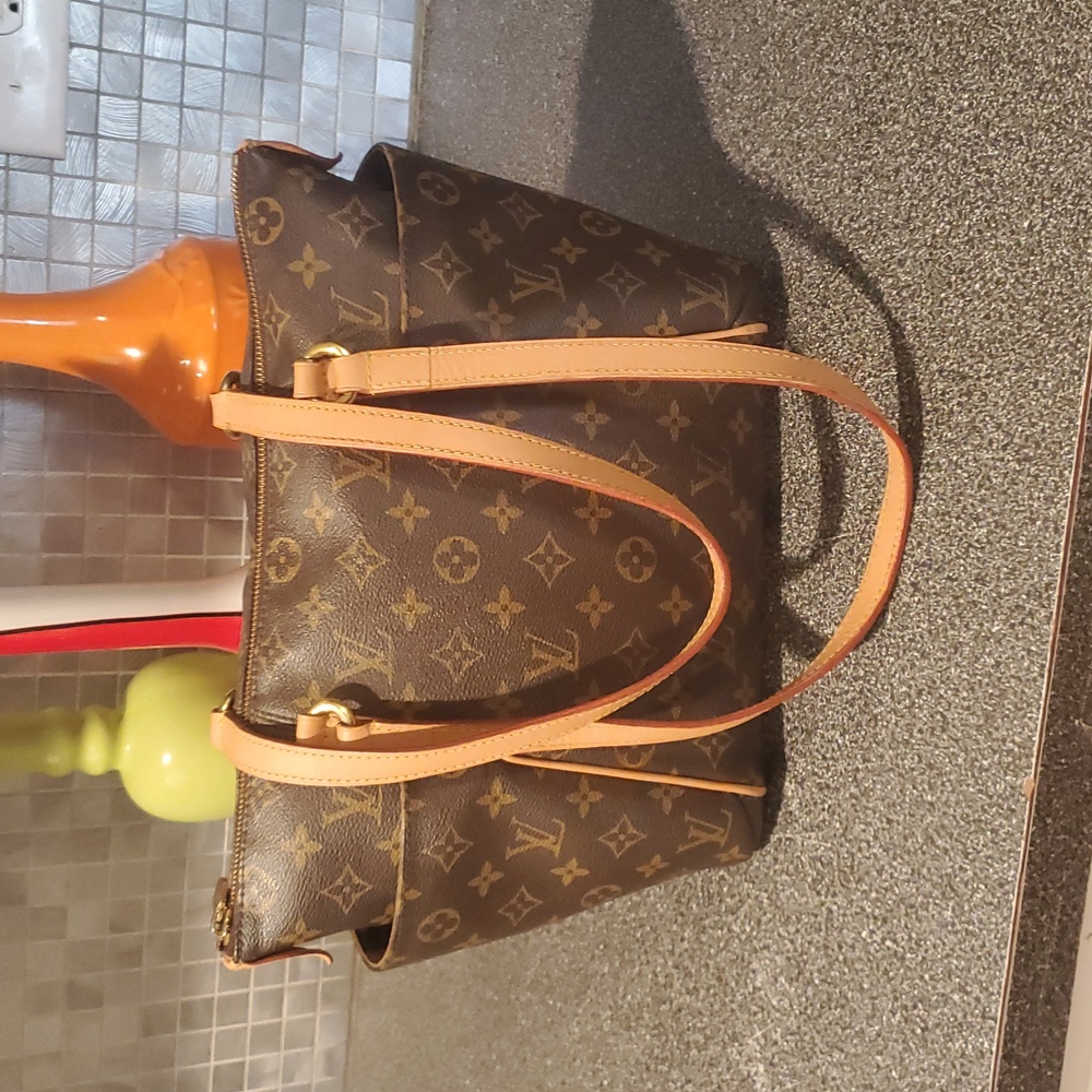 Louis Vuitton Bag With COA